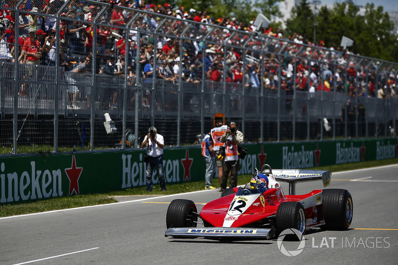 Jacques Villeneuve, babasının 1978 Kanada GP'yi kazandığı Ferrari 312T3'ü sürüyor