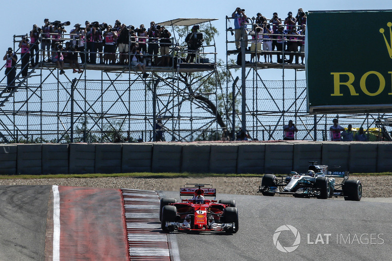 Себастьян Феттель, Ferrari SF70H, Льюіс Хемілтон, Mercedes-Benz F1 W08, на старті