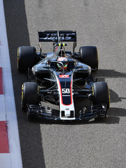 Antonio Giovinazzi, Haas F1 Team VF-17 met halo