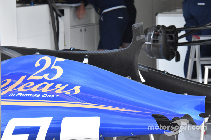 Sauber C36, engine cover