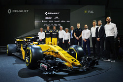 Bob Bell, Renault Sport F1 Team Chief Technical Officer; Nico Hulkenberg, Renault Sport F1 Team; Jol