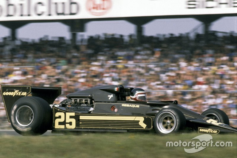 Hector Rebaque au volant de la Lotus T78 à Hockenheim, en Allemagne.