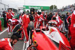 Sebastian Vettel, Ferrari SF16-H in griglia