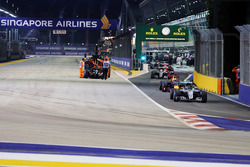 Nico Rosberg, Mercedes AMG F1 W07 Hybrid leads behind the FIA Safety Car as the Sahara Force India F