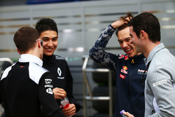 Stoffel Vandoorne, McLaren reserverijder, Esteban Ocon, Renault Sport F1 Team testrijder, Pierre Gas