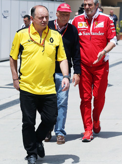 Frederic Vasseur, Renault Sport F1 Team Racing Director with Niki Lauda, Mercedes Non-Executive Chai
