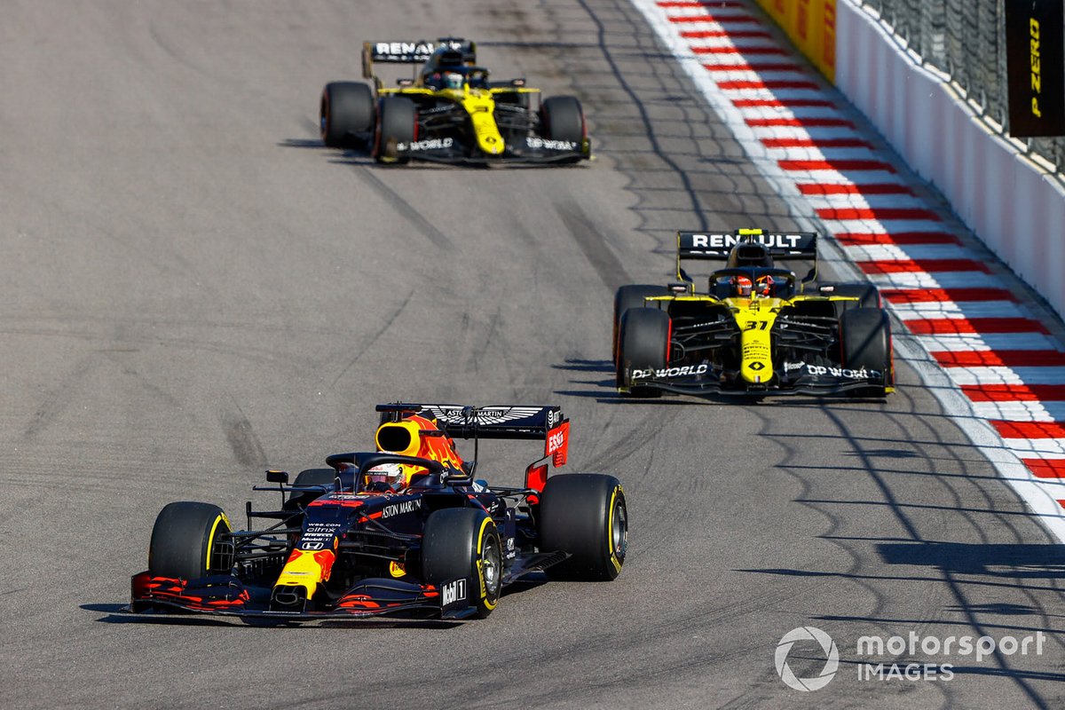 Max Verstappen, Red Bull Racing RB16, Esteban Ocon, Renault F1 Team R.S.20, Daniel Ricciardo, Renault F1 Team R.S.20