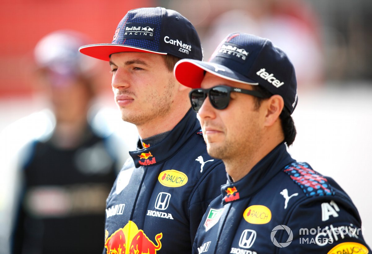 Selain mesin Honda, Red Bull berharap banyak kepada dua pembalapnya, Max Verstappen dan Sergio Perez untuk bisa memaksimalkan RB16B menghadapi Mercedes.