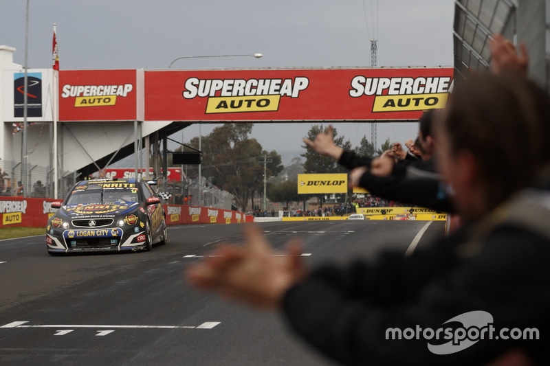 Ganadores David Reynolds, Luke Youlden, Erebus Motorsport Holden