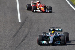 Льюіс Хемілтон, Mercedes AMG F1 W08, Себастьян Феттель, Ferrari SF70H