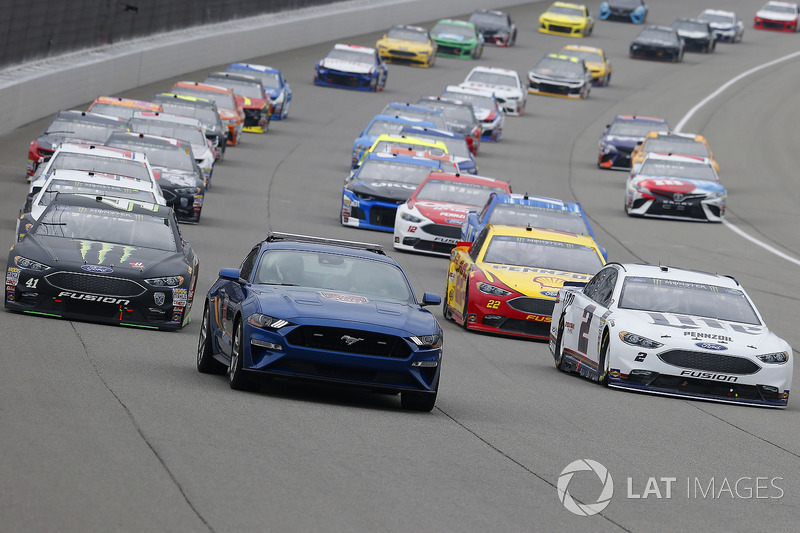 Ford Pace car, Kurt Busch, Stewart-Haas Racing, Ford Fusion Monster Energy / Haas Automation and Brad Keselowski, Team Penske, Ford Fusion Miller Lite