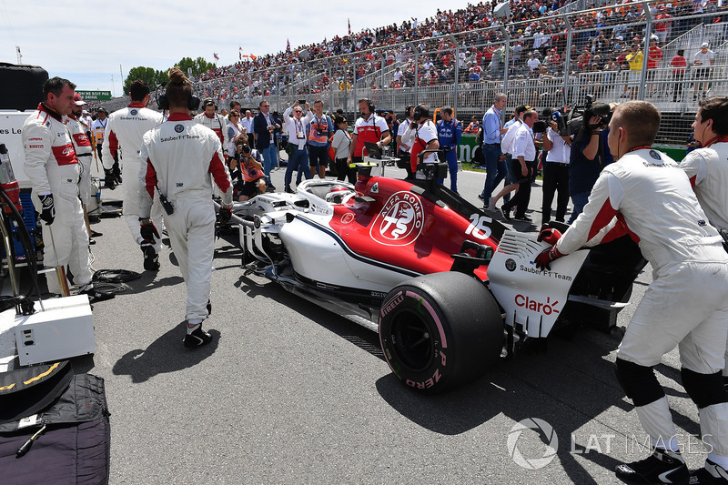 Charles Leclerc, Sauber C37, in griglia