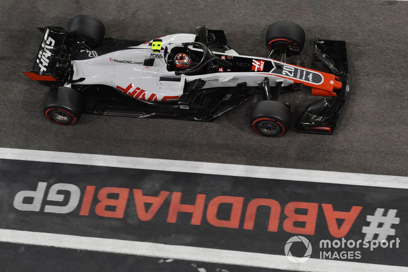 Kevin Magnussen con la Haas VF-18 che era una... Ferrarina