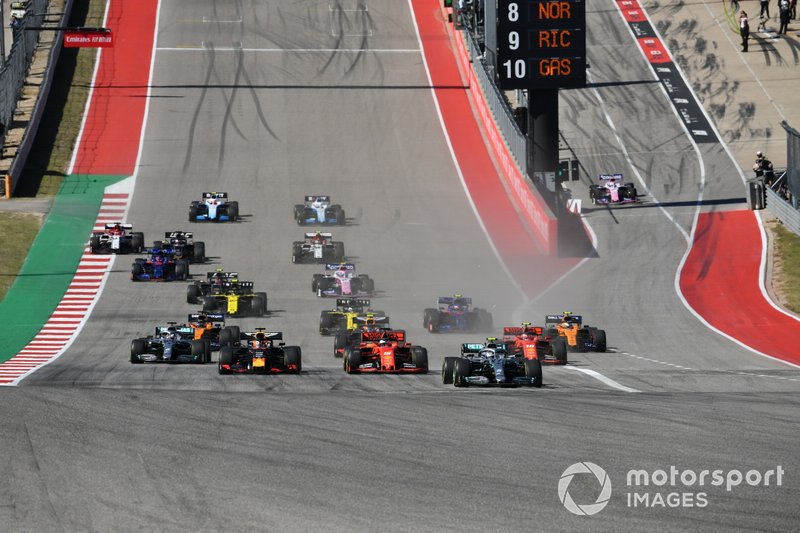 Valtteri Bottas, Mercedes AMG W10, leads Sebastian Vettel, Ferrari SF90, Max Verstappen, Red Bull Racing RB15, Lewis Hamilton, Mercedes AMG F1 W10, Charles Leclerc, Ferrari SF90, Alexander Albon, Red Bull RB15, and the rest of the field away at the start