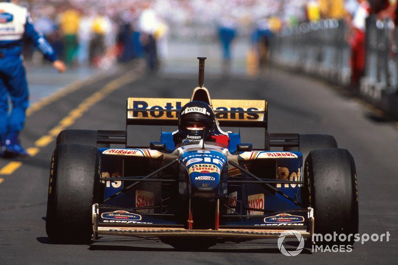 Damon Hill menjadi putra juara dunia F1 pertama yang mengikuti jejak sang ayah, setelah mengalahkan rekan setimnya di Williams, Jacques Villeneuve , pada 1996.