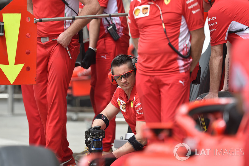 Ferrari pit stop antrenmanı
