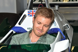 Nico Rosberg, babası Keke Rosberg'in kullandığı Williams FW08 aracında