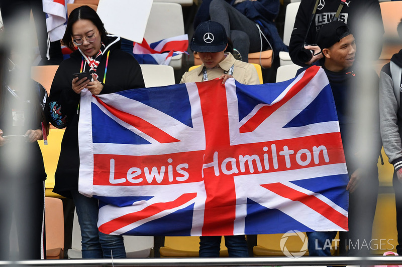 Penggemar Lewis Hamilton, Mercedes-AMG F1