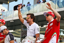 Фернандо Алонсо, McLaren та Кімі Райкконен, Ferrari на параді пілотів