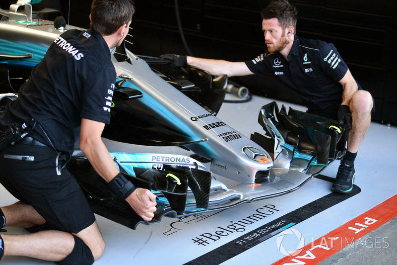 Mercedes-Benz F1 W08 mechanic and Mercedes-Benz F1 W08 front wing
