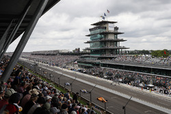 Fernando Alonso, McLaren-Honda-Andretti Honda in the lead