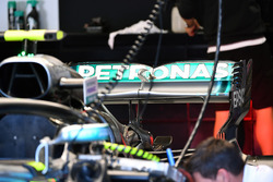 Mercedes-AMG F1 W09, ala posteriore