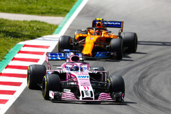 Sergio Perez, Force India VJM11, Stoffel Vandoorne, McLaren MCL33