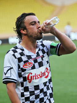 Fernando Alonso, McLaren, bei einem Wohltätigkeitsfußballspiel