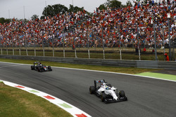Felipe Massa, Williams FW38 Mercedes voor Fernando Alonso, McLaren MP4-31 Honda