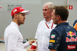 (Da sx a dx): Sebastian Vettel, Ferrari con il Dr Helmut Marko, Consulente Red Bull Motorsport e Christian Horner, Team Principal Red Bull Racing