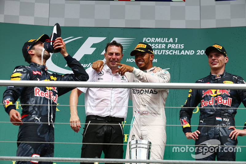 Podio: il vincitore Lewis Hamilton, Mercedes AMG F1, il secondo classificato Daniel Ricciardo, Red Bull Racing, il terzo classificato Max Verstappen, Red Bull Racing