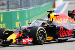 Daniel Ricciardo, Red Bull Racing RB12 met het Aeroscreen