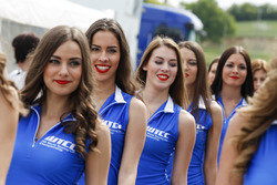 Ragazze nel paddock