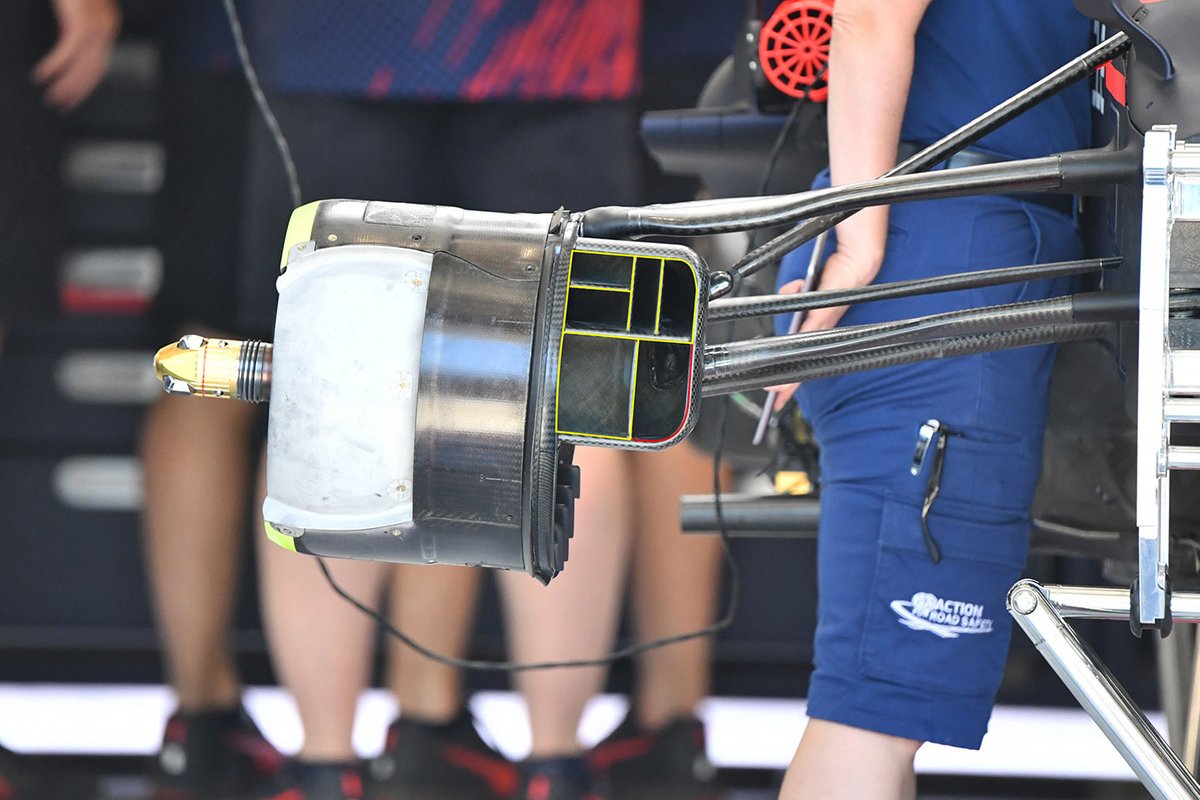 Red Bull RB16B ön fren kanalı detay