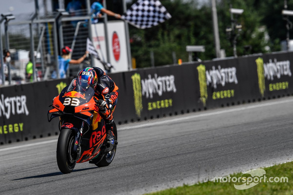 Pembalap Tim Red Bull KTM Factory Racing, Brad Binder, saat memenangi MotoGP Republik Ceko di Sirkuit Brno pada Agustus 2020.