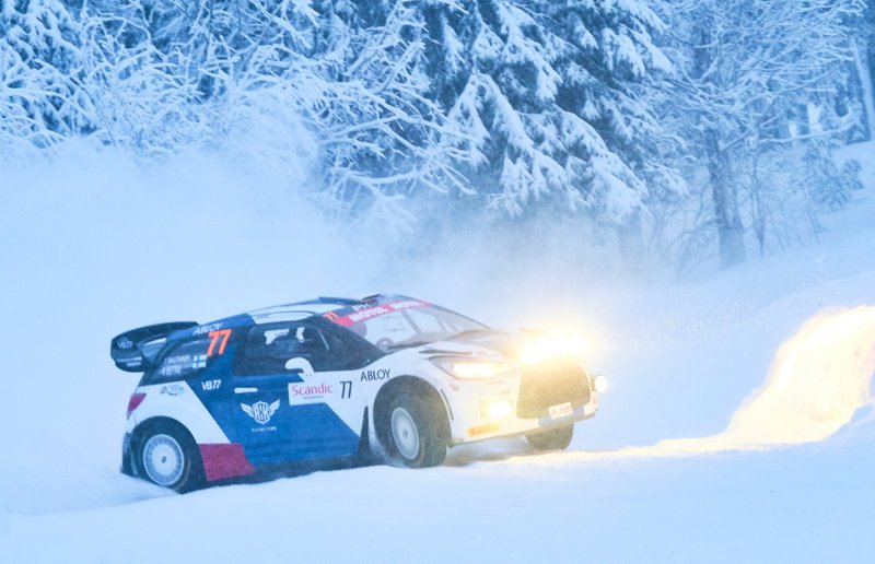 Valtteri Bottas dan navigator Timo Rautiainen, PH Sort Citroen DS3 WRC, saat turun di Reli Arctic Lapland 2020.