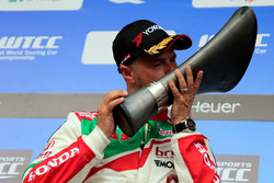 Podium: Tiago Monteiro, Honda Racing Team JAS, Honda Civic WTCC