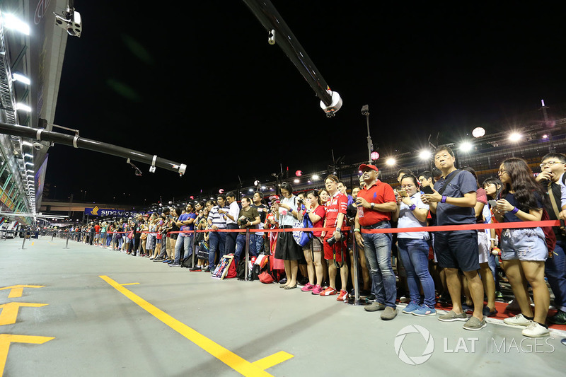 Fans on the pitlane walkabout