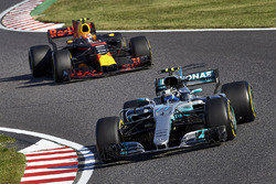 Valtteri Bottas, Mercedes AMG F1 W08, Max Verstappen, Red Bull Racing RB13