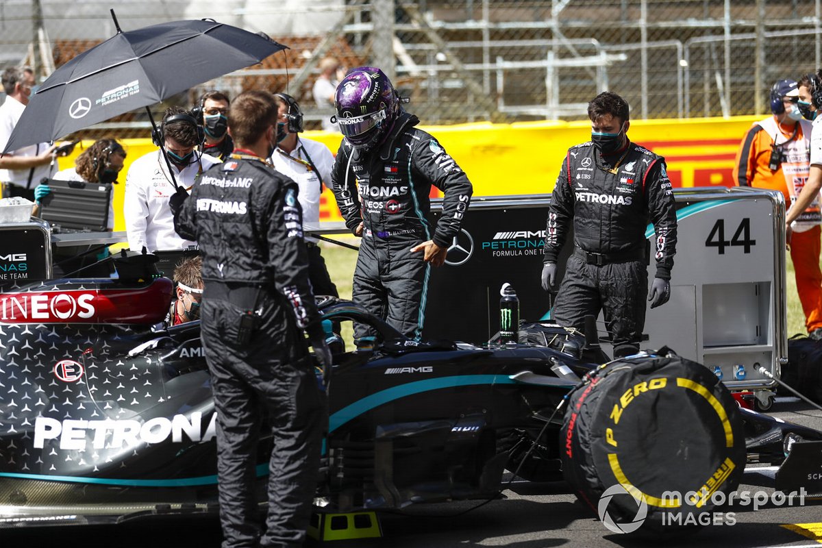 Lewis Hamilton, Mercedes-AMG F1, arrives on the grid