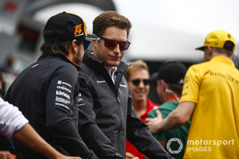 Stoffel Vandoorne, McLaren, & Fernando Alonso, McLaren