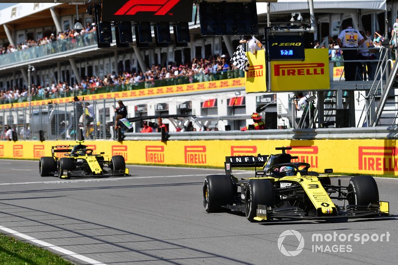 Даніель Ріккардо, Renault R.S.19, Ніко Хюлькенберг, Renault R.S. 19, картатий прапор