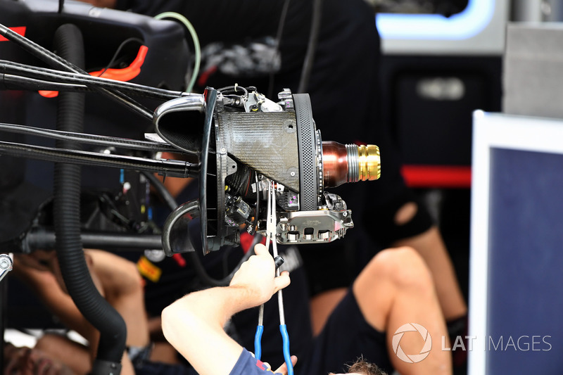 Red Bull Racing RB13 front wheel hub detail