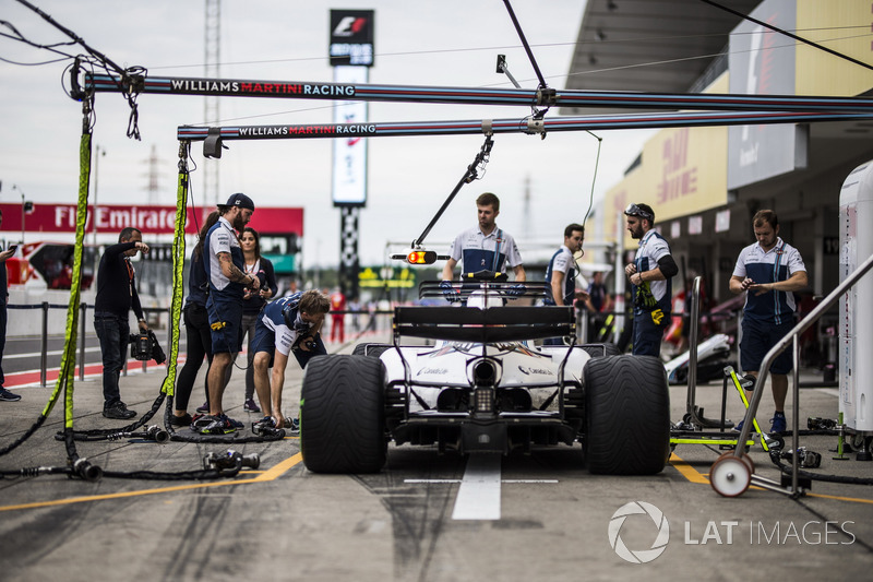 Williams FW40: Heck