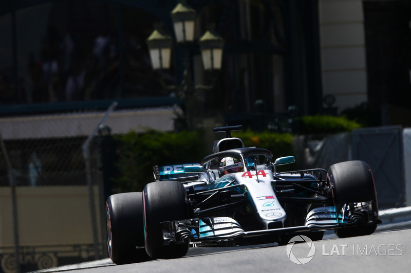 3: Lewis Hamilton, Mercedes AMG F1 W09, 1'11.232
