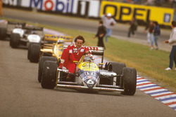 Nelson Piquet, Williams FW11B Honda, Alain Prost, McLaren TAG Porsche'ye yardım ediyor