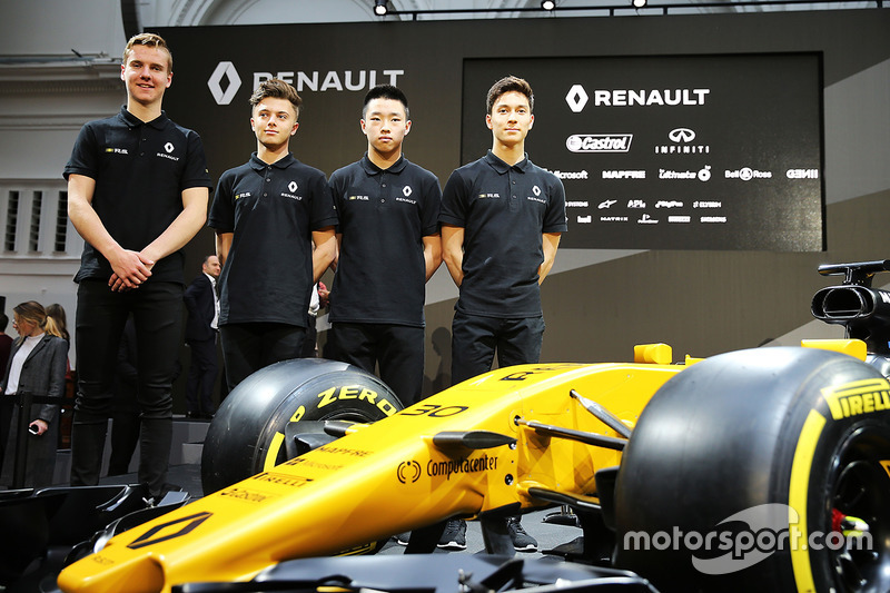 Слева направо: пилоты Renault Sport Academy Ярно Опмер, Макс Фьютрелл, Сун Ю Янг, Джек Эйткен, возле