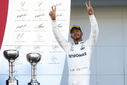 Podyum: Yarış galibi Lewis Hamilton, Mercedes AMG F1