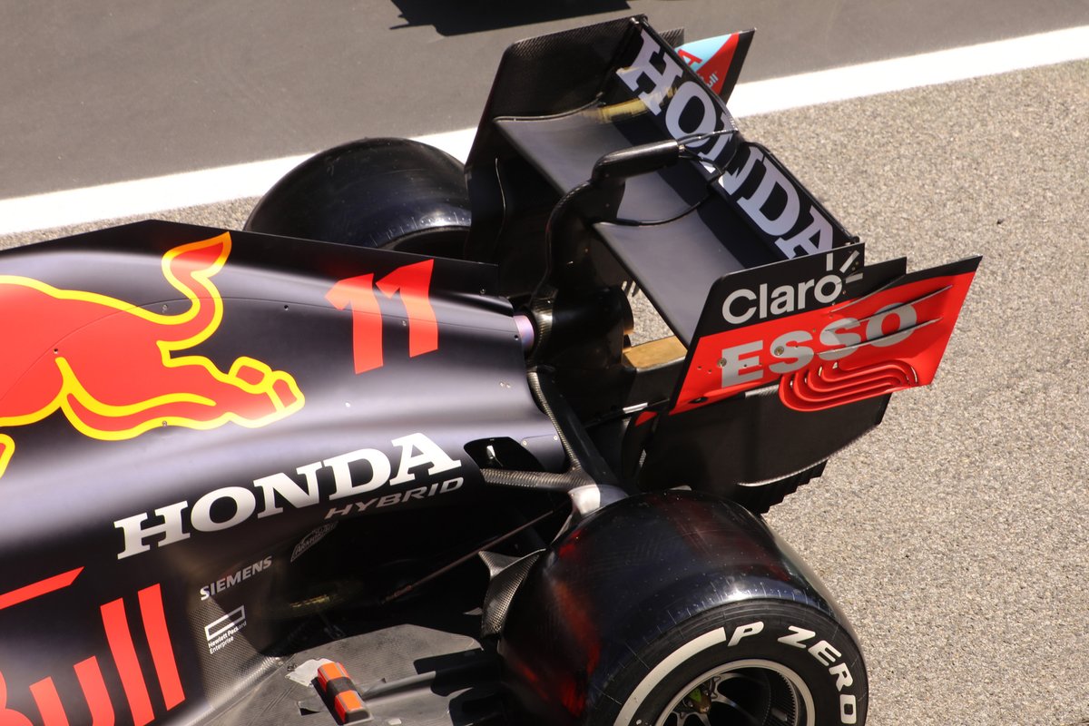 Red Bull Racing RB16B, dettaglio dell'ala posteriore