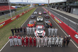 Starfeldpräsentation auf der Start-Ziel-Geraden von Bathurst